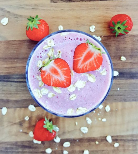 sinead strawberry oat smoothie